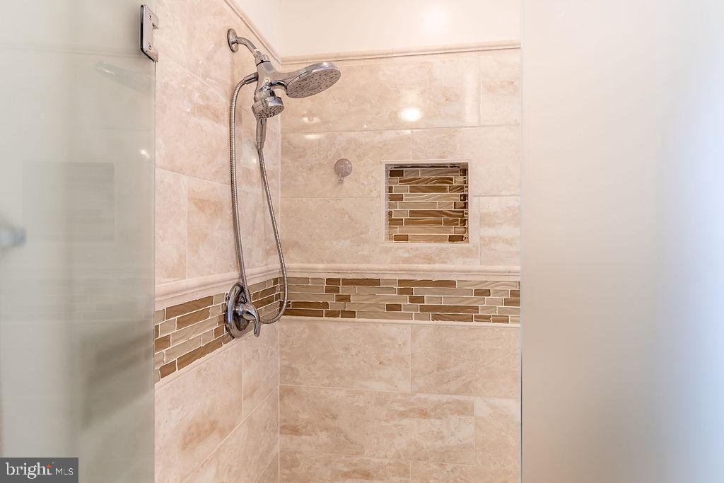 SUMMIT CREEK - Residential