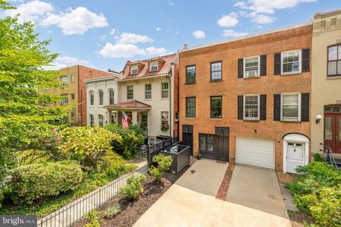 811 E CAPITOL STREET SE WASHINGTON DC 20003