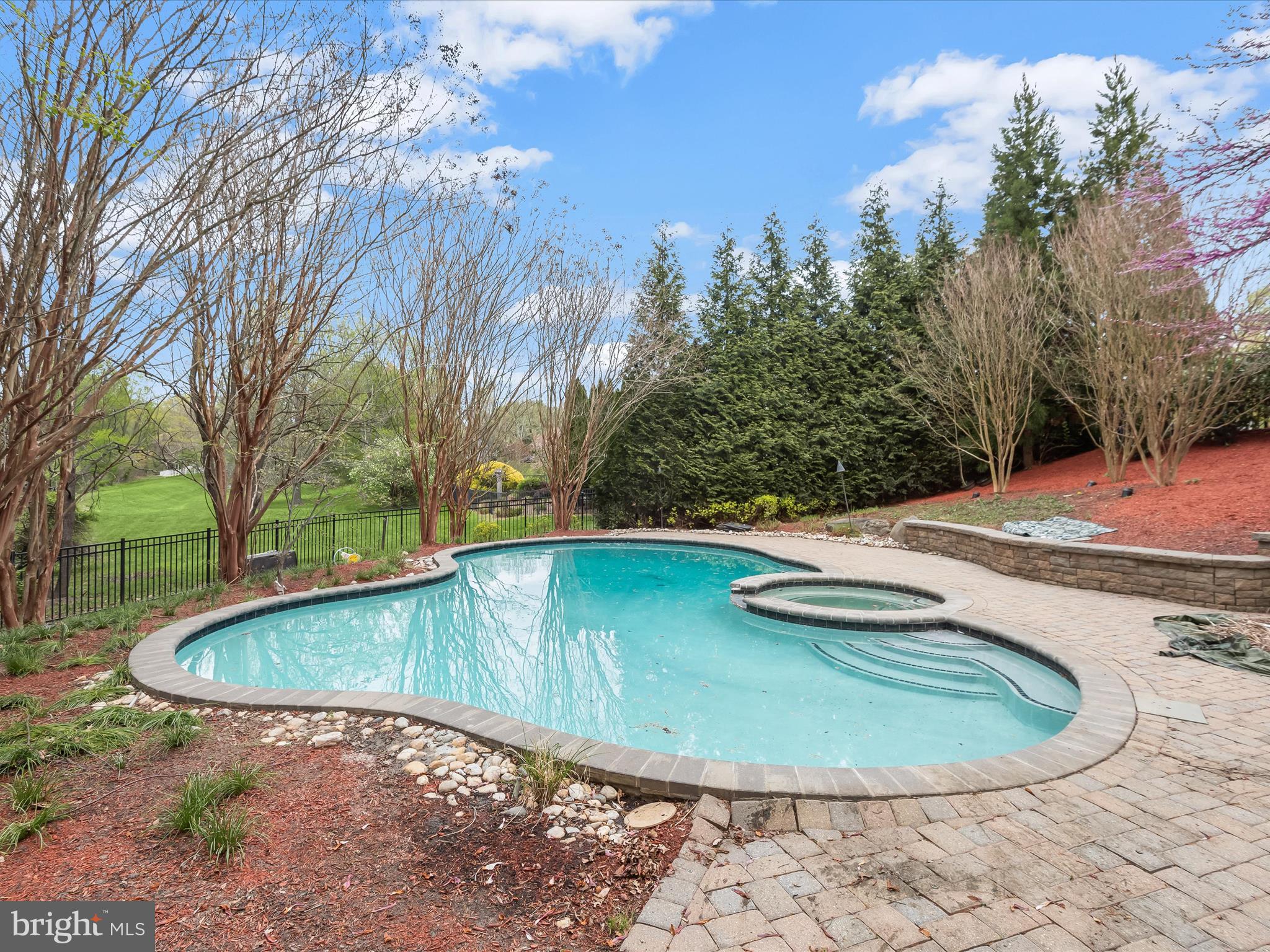 HUNTERBROOKE - Residential