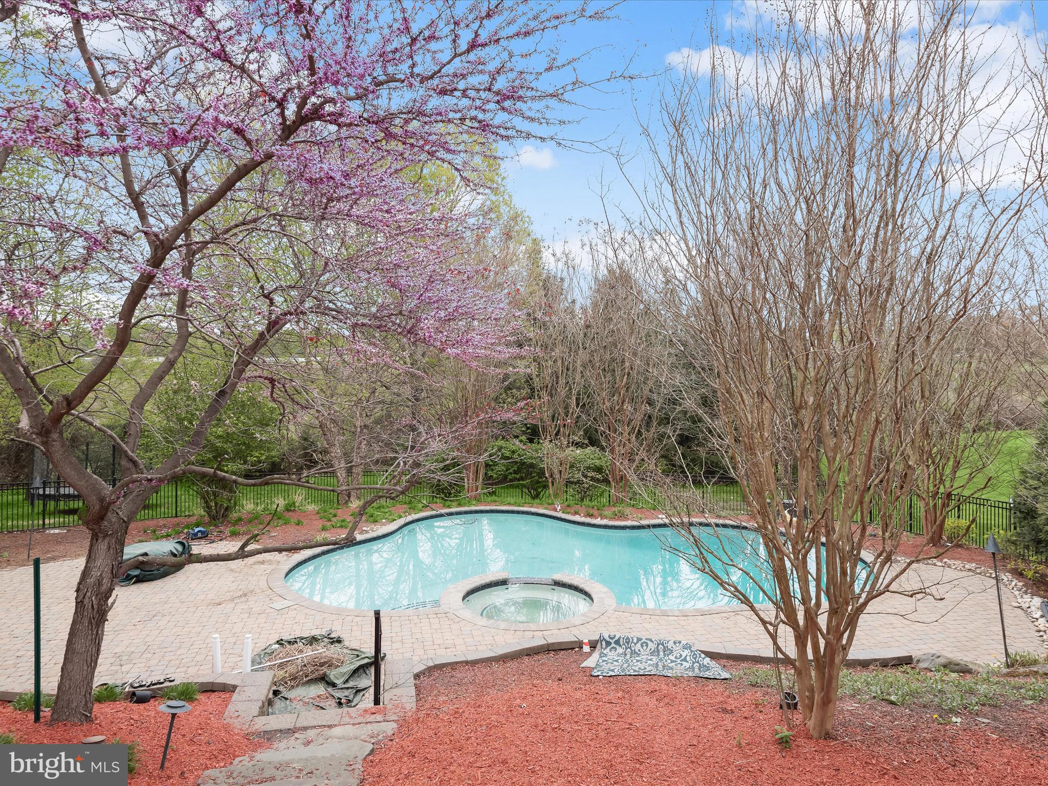 HUNTERBROOKE - Residential