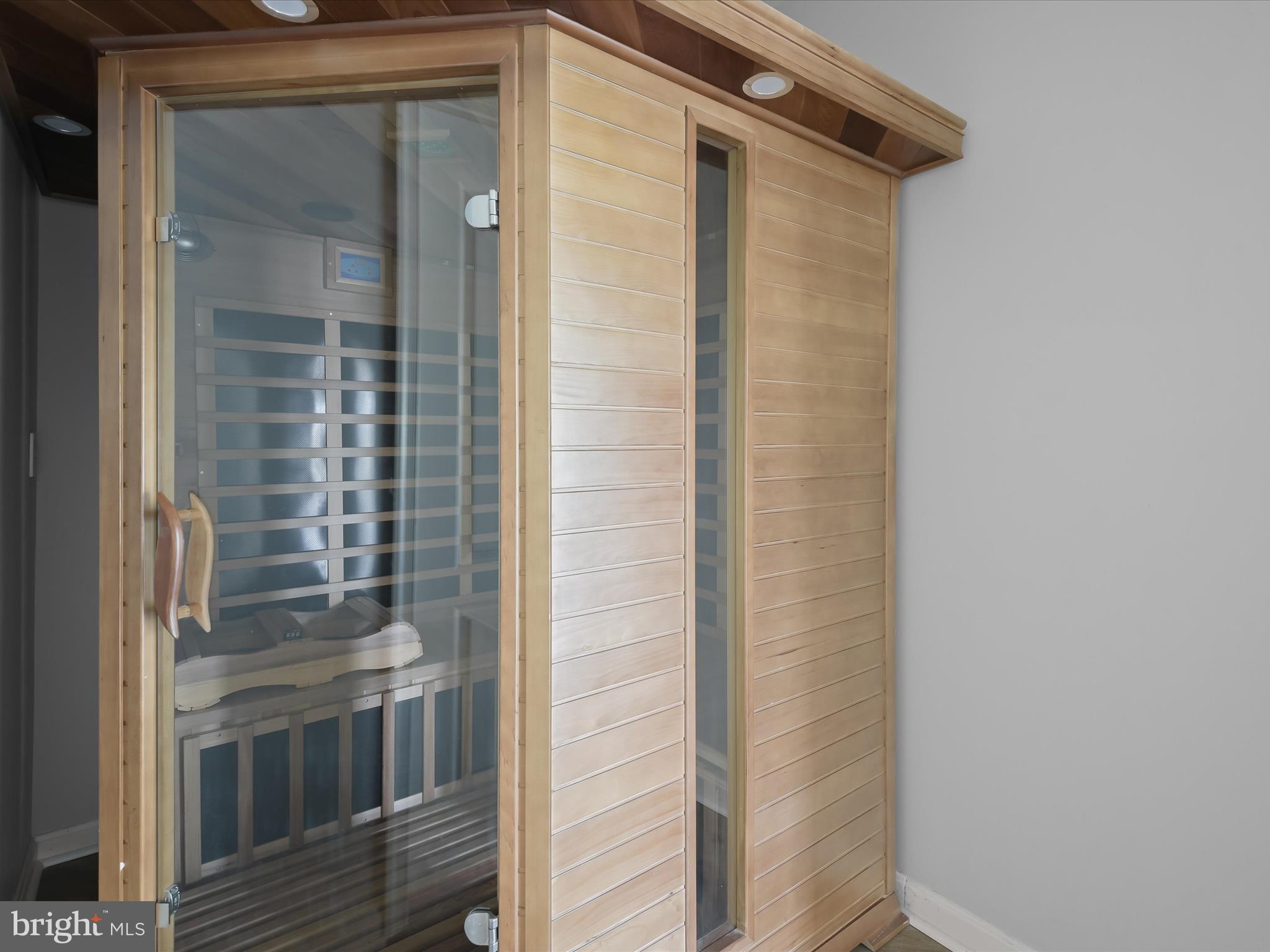 HUNTERBROOKE - Residential