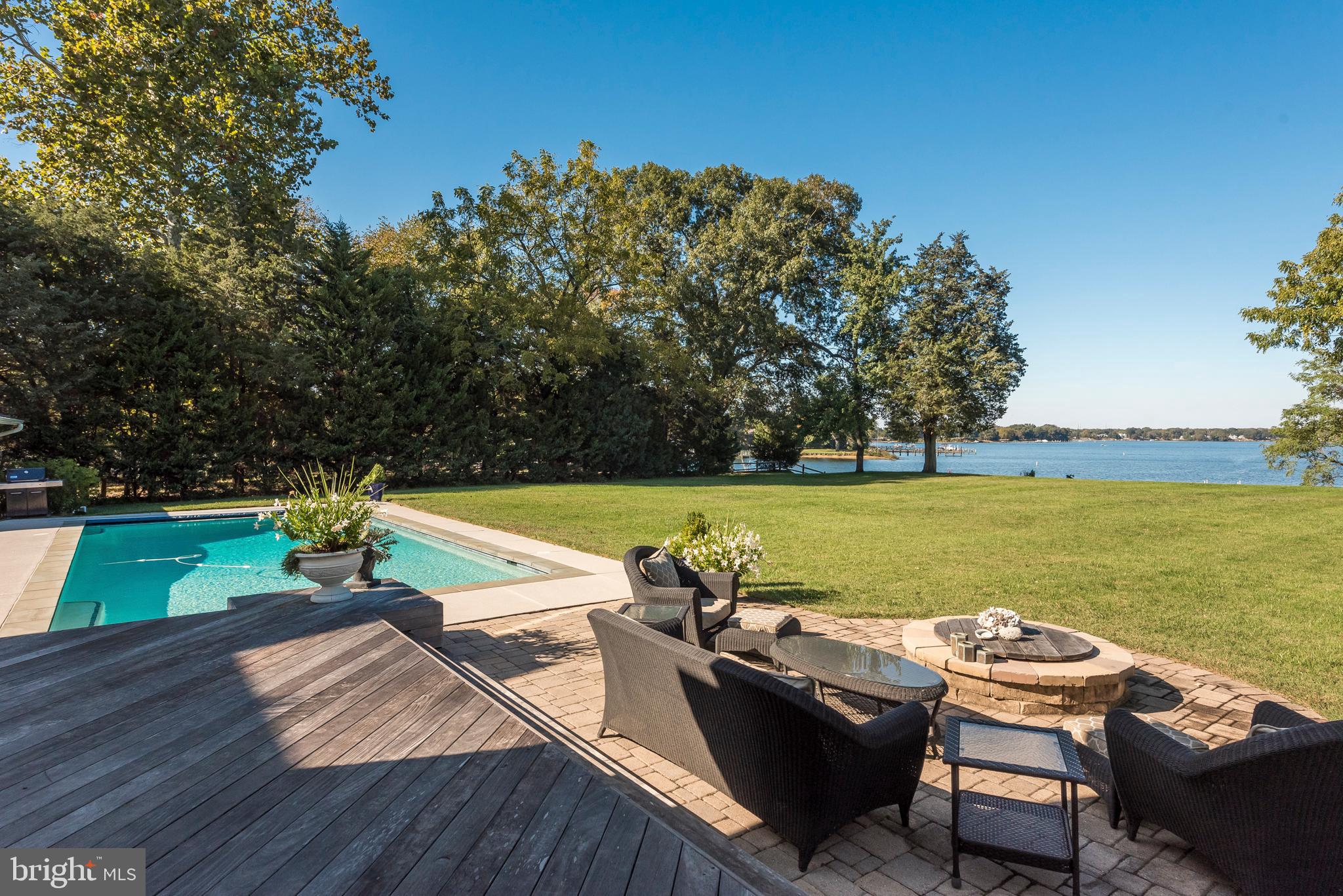 TWIN HARBORS - Residential