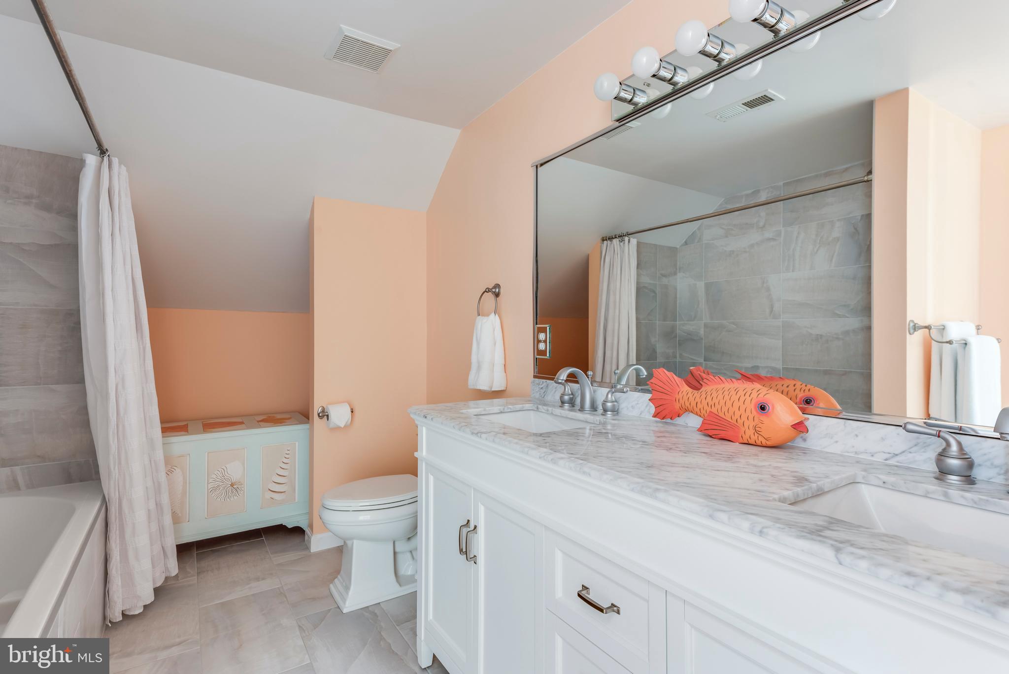 TWIN HARBORS - Residential