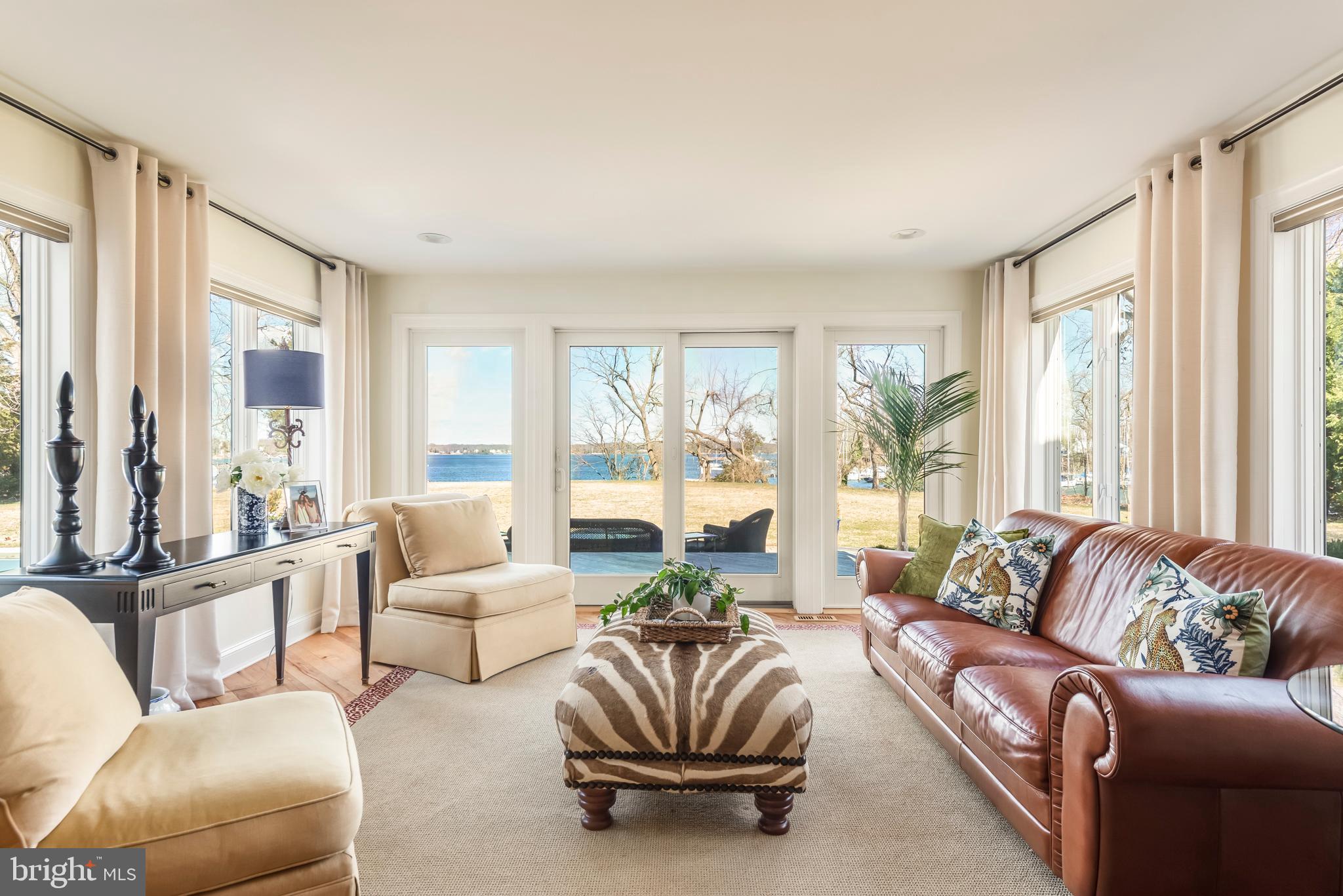 TWIN HARBORS - Residential