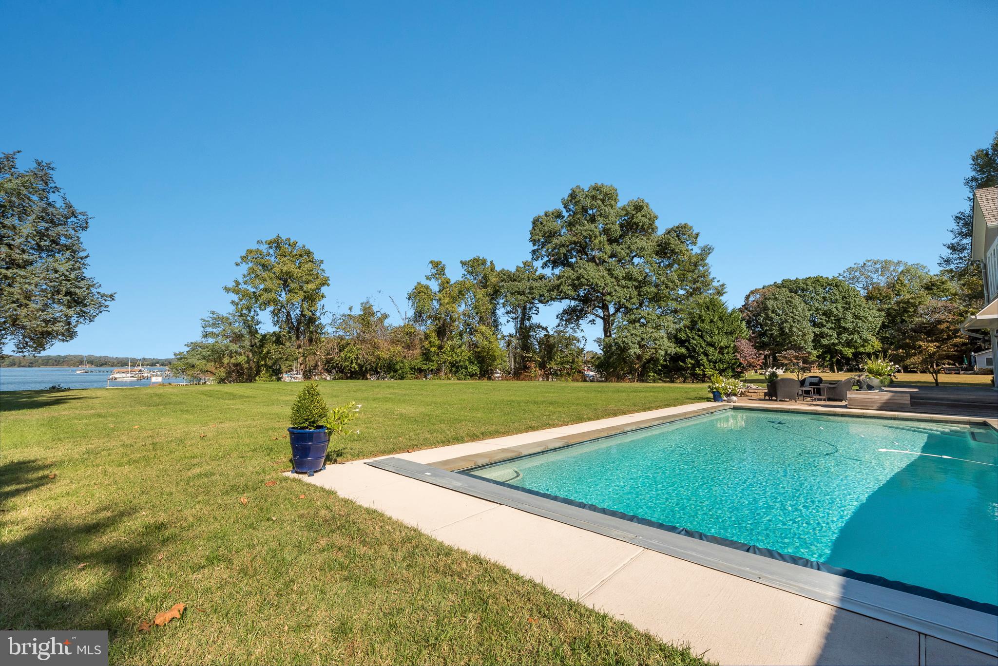 TWIN HARBORS - Residential