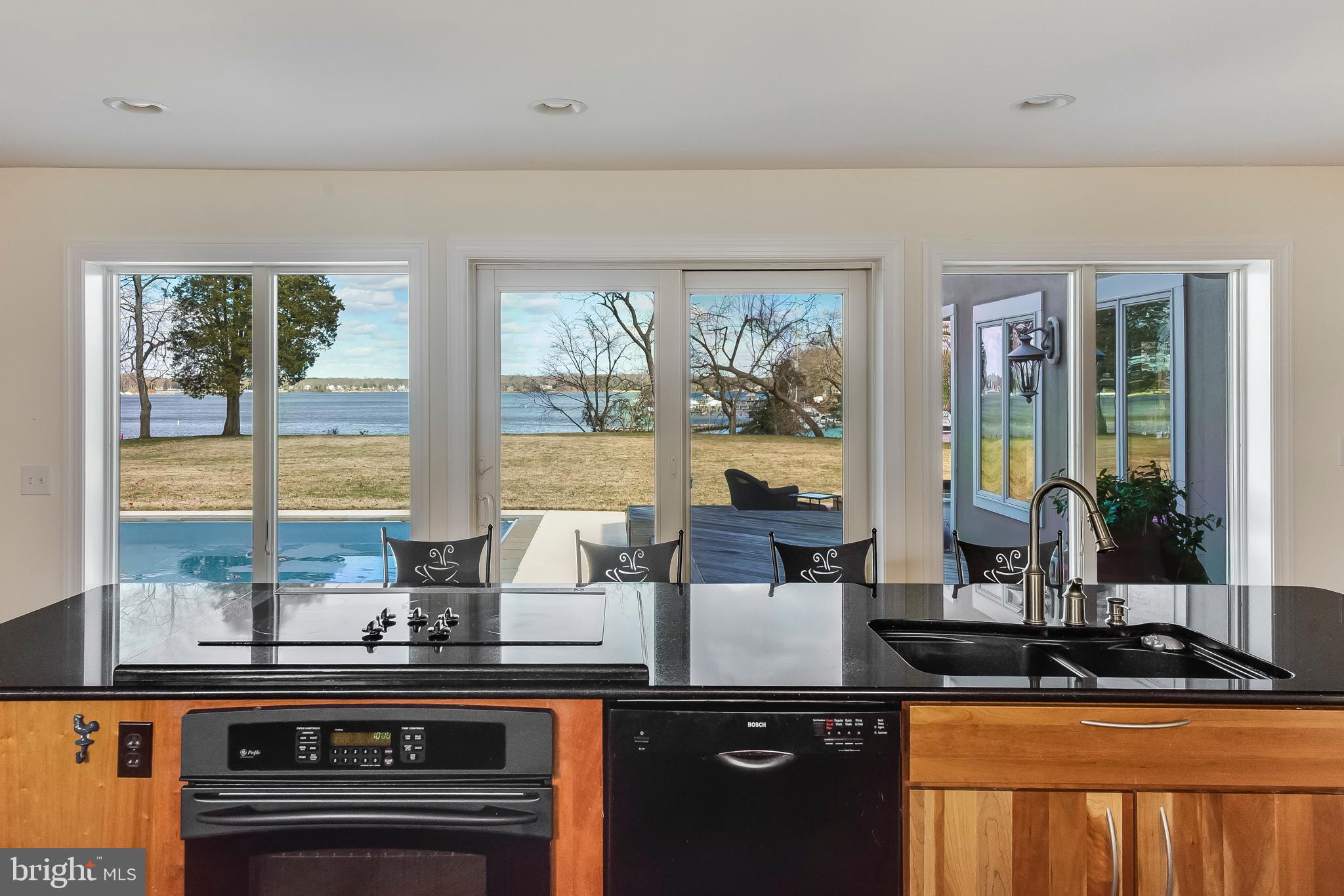 TWIN HARBORS - Residential