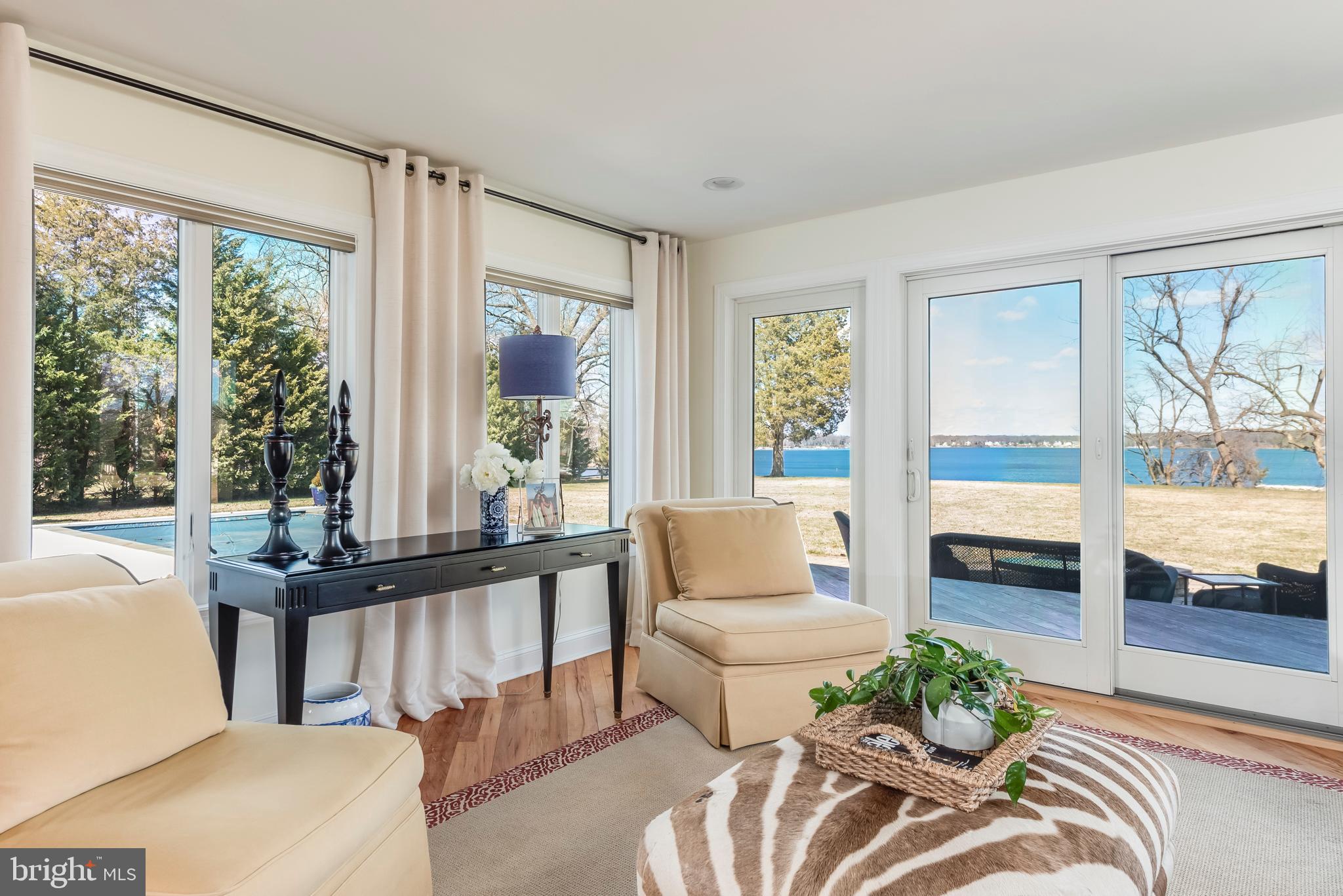 TWIN HARBORS - Residential