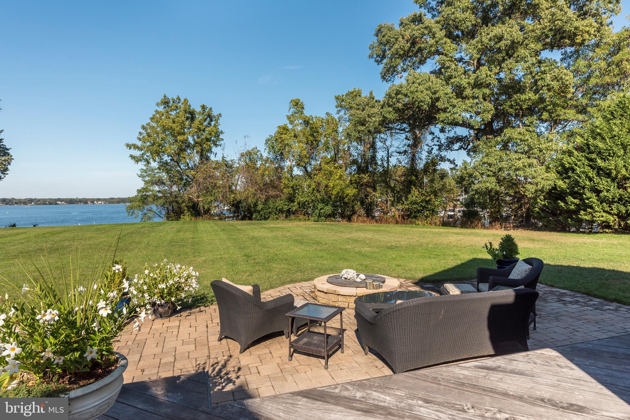 TWIN HARBORS - Residential