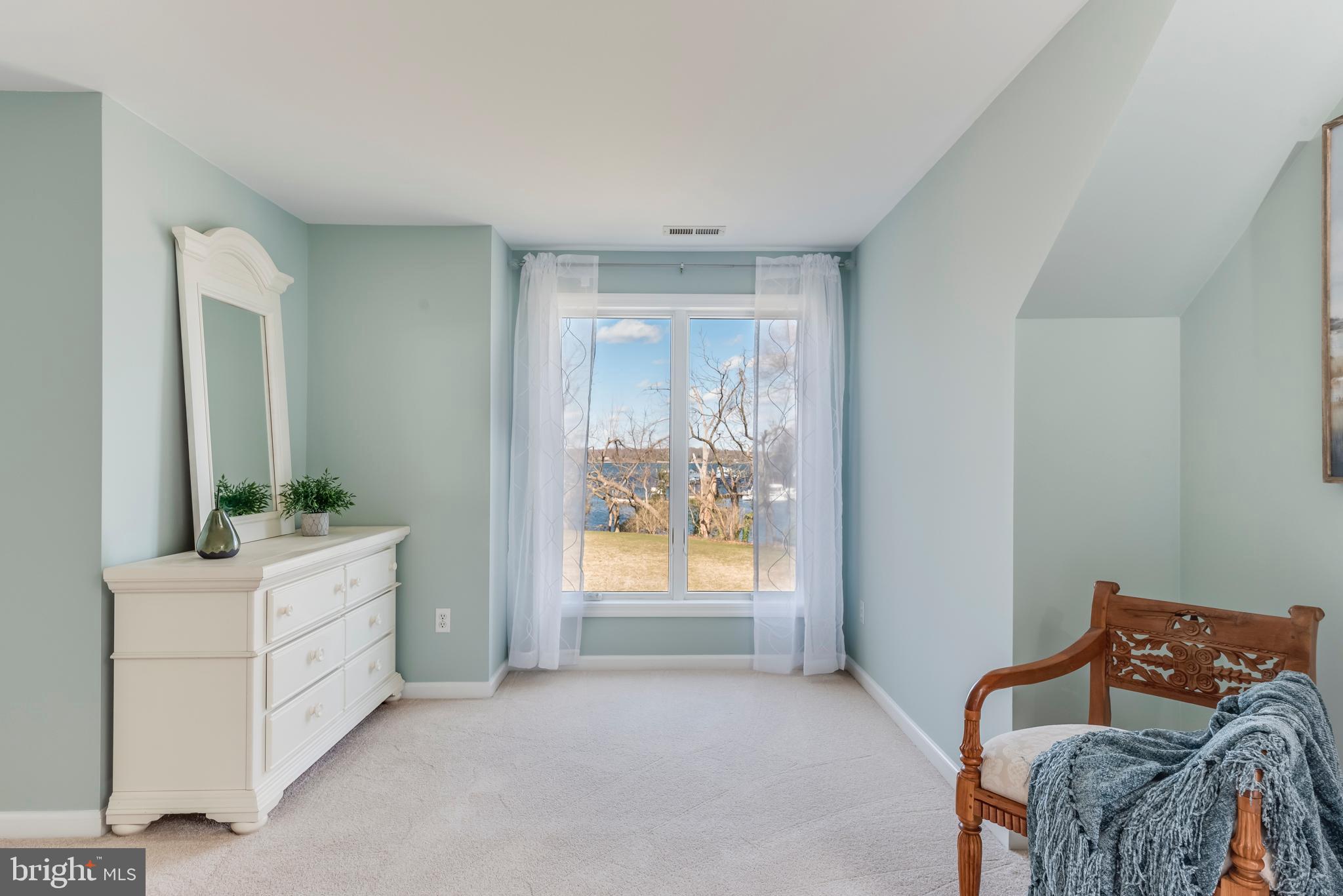 TWIN HARBORS - Residential