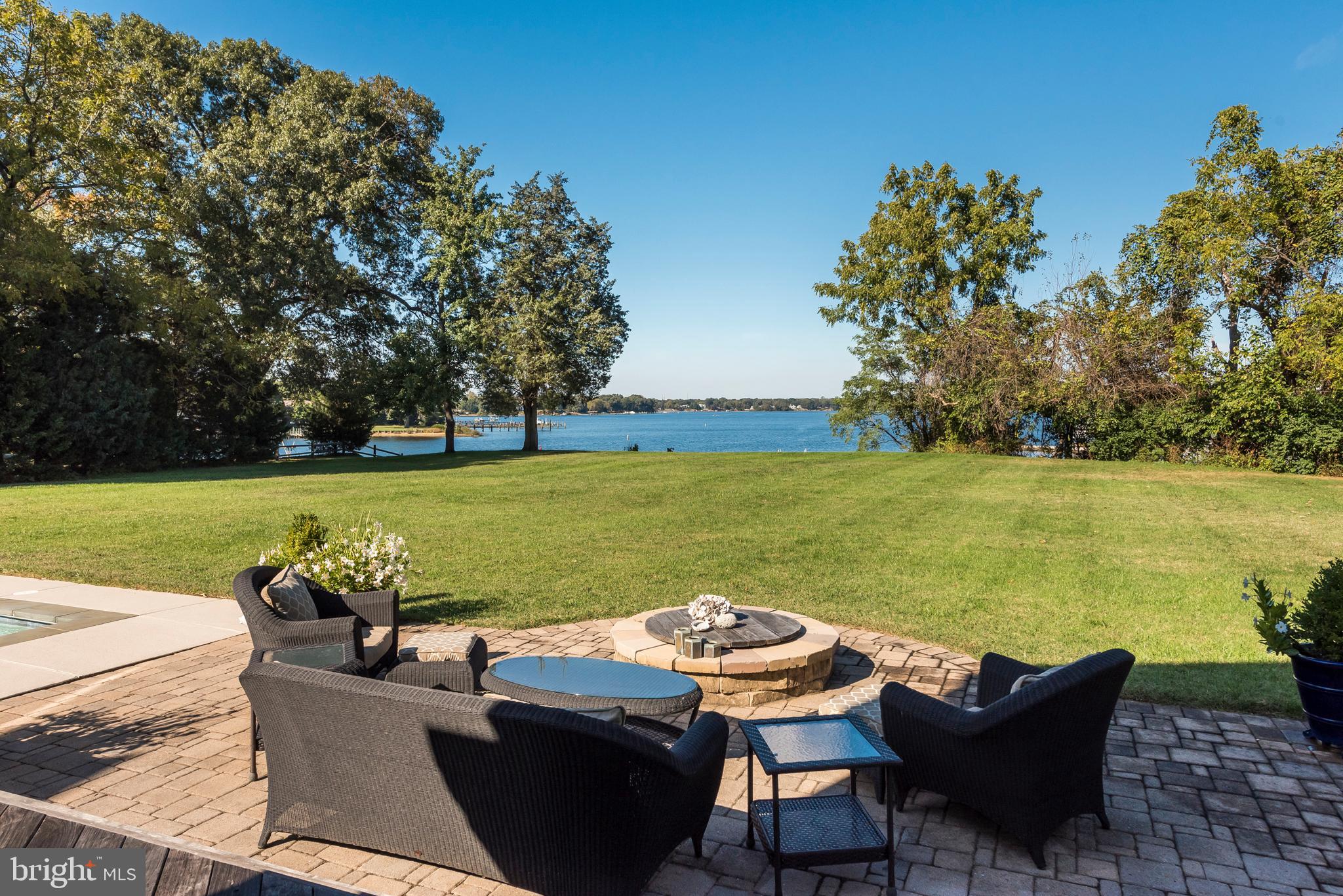 TWIN HARBORS - Residential