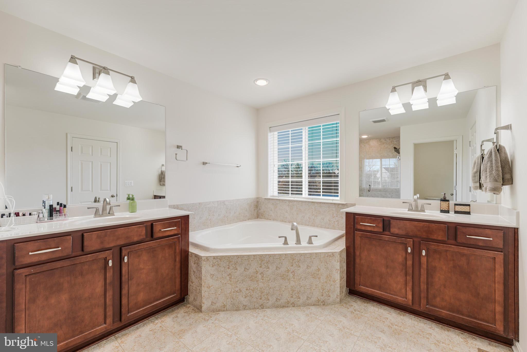 ASHBURN KNOLLS - Residential Lease