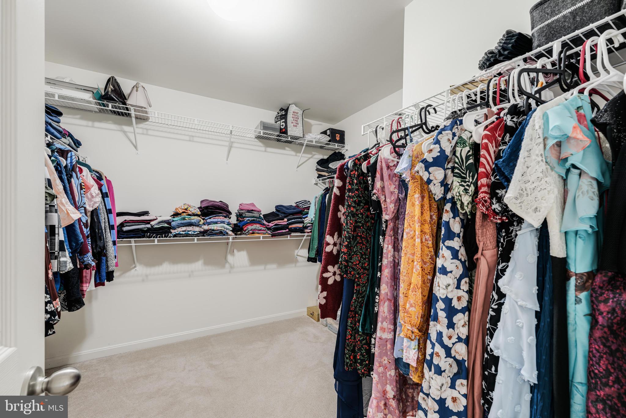 ASHBURN KNOLLS - Residential Lease