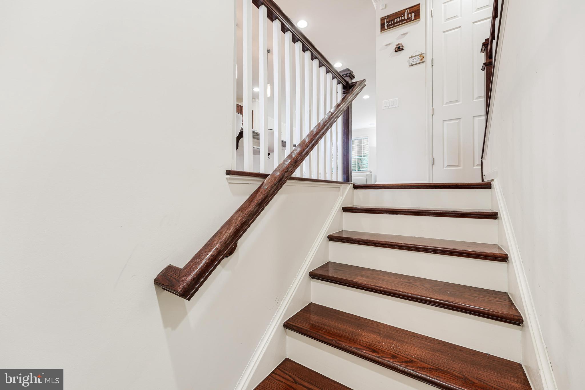 ASHBURN KNOLLS - Residential Lease