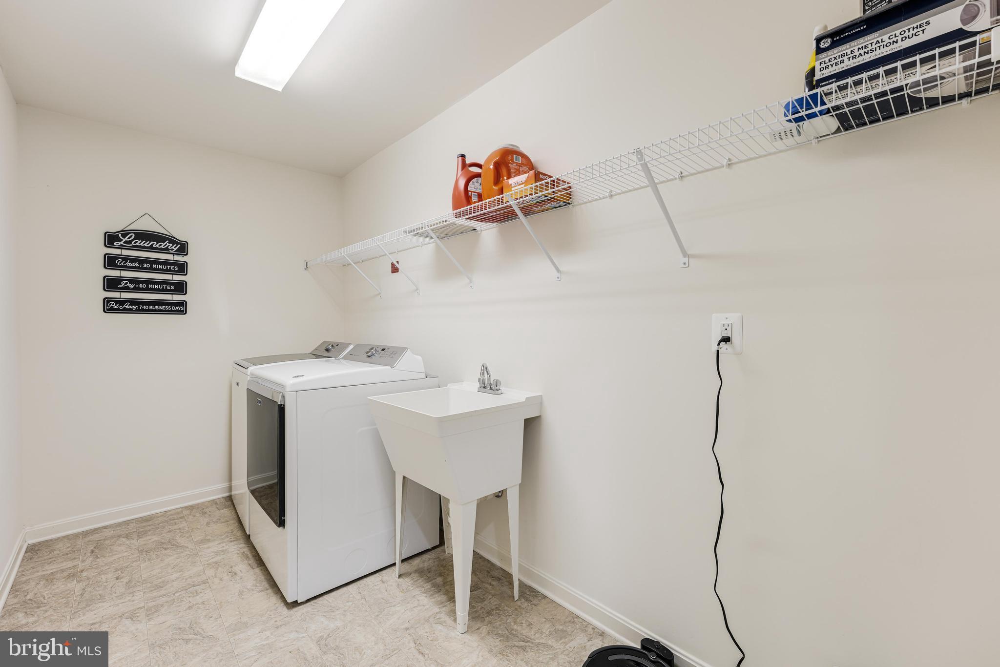 ASHBURN KNOLLS - Residential Lease