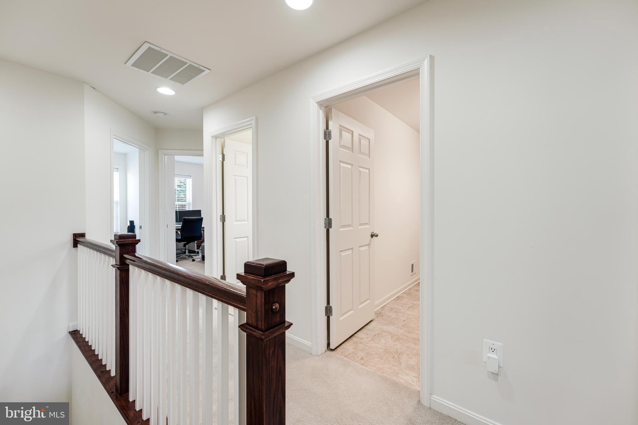 ASHBURN KNOLLS - Residential Lease