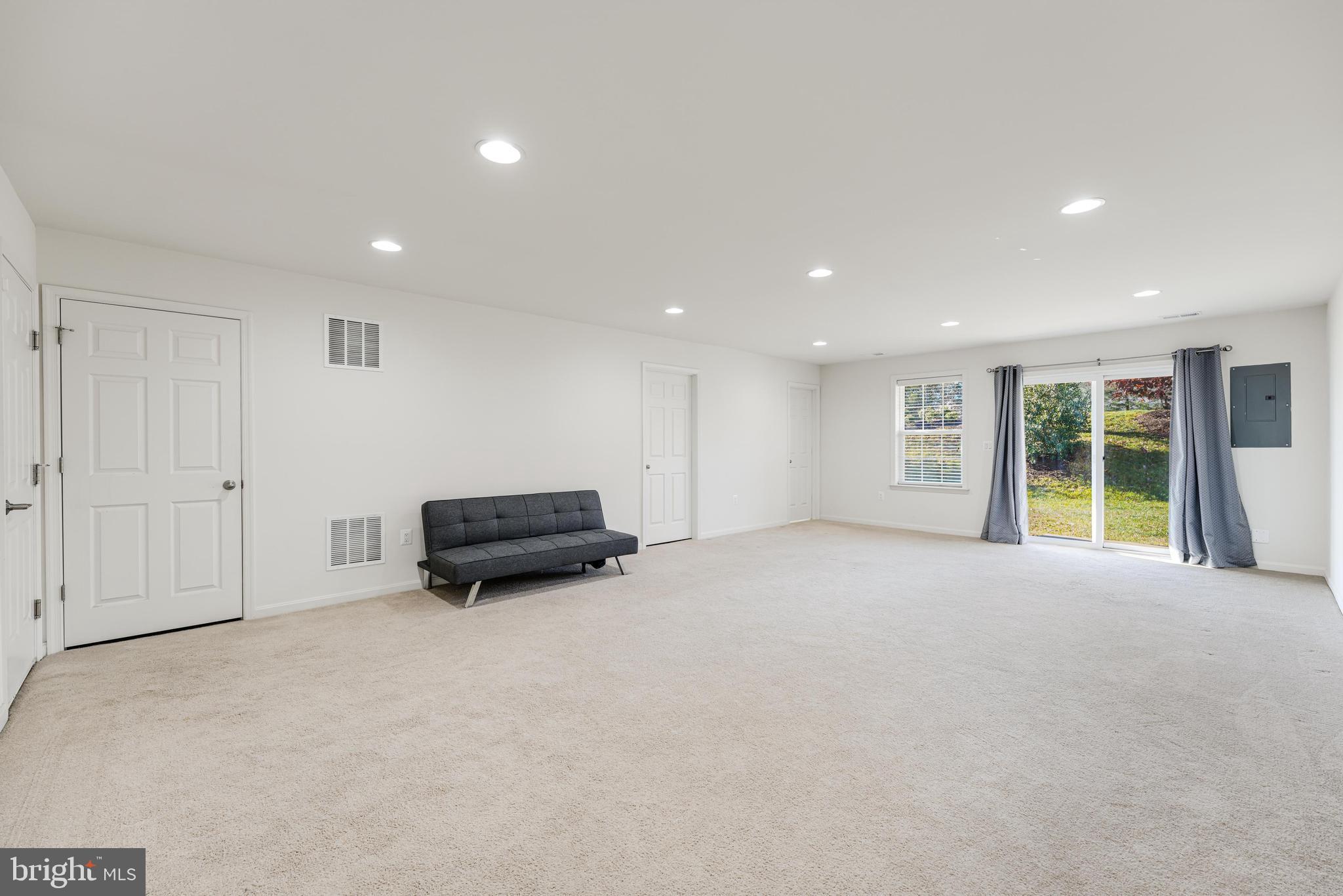 ASHBURN KNOLLS - Residential Lease