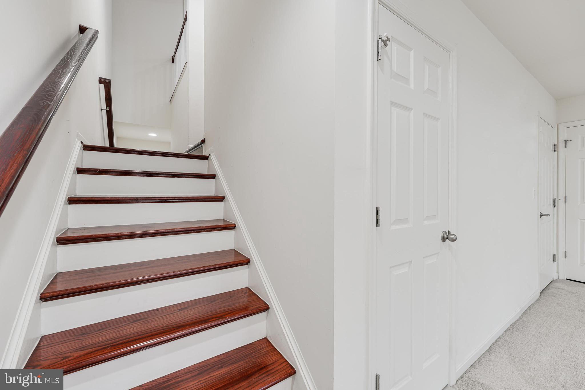 ASHBURN KNOLLS - Residential Lease