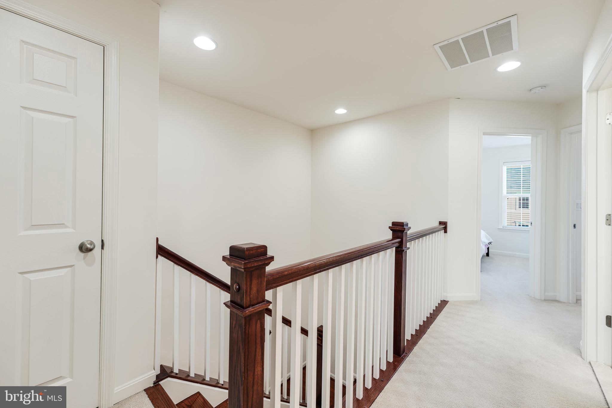 ASHBURN KNOLLS - Residential Lease