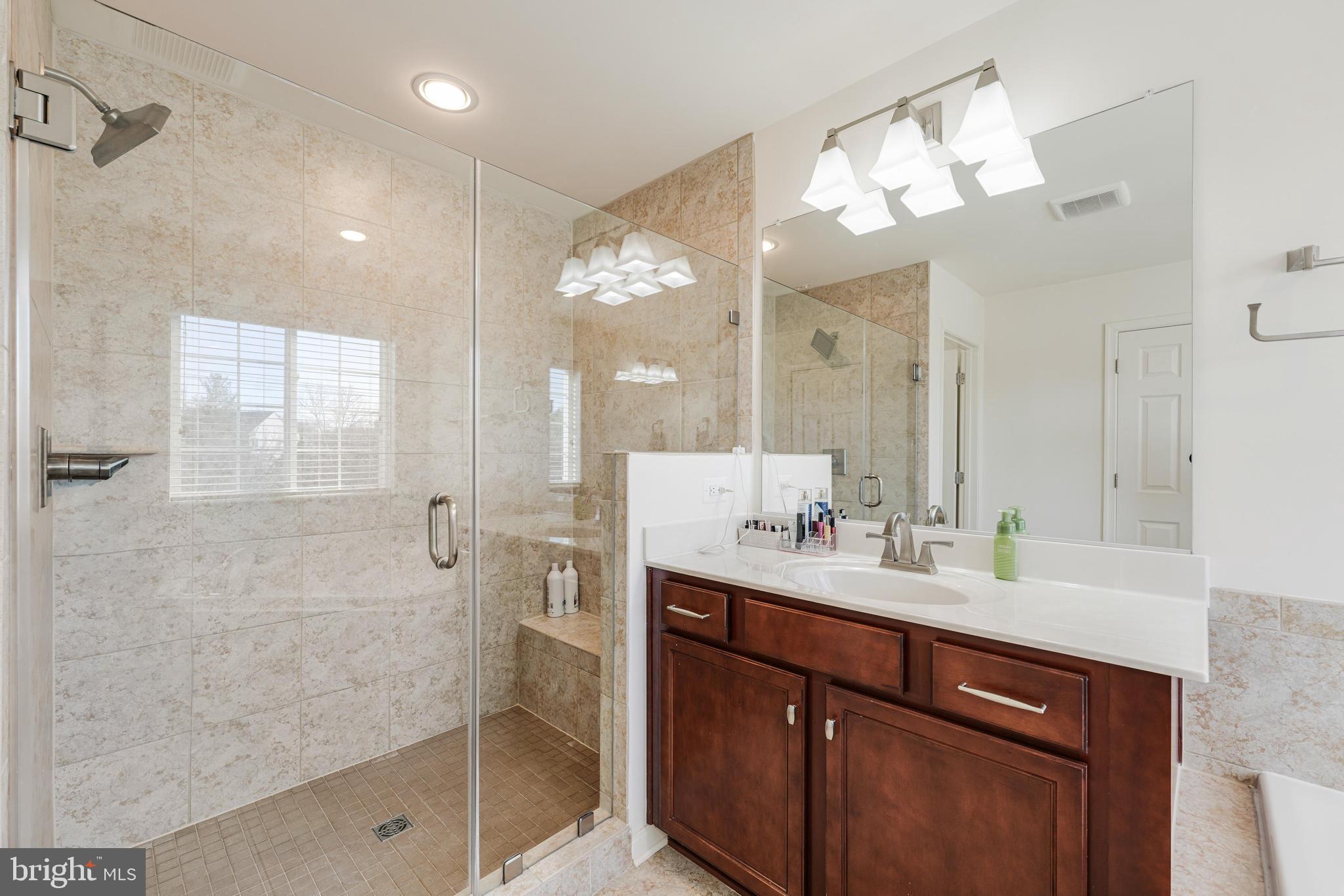 ASHBURN KNOLLS - Residential Lease