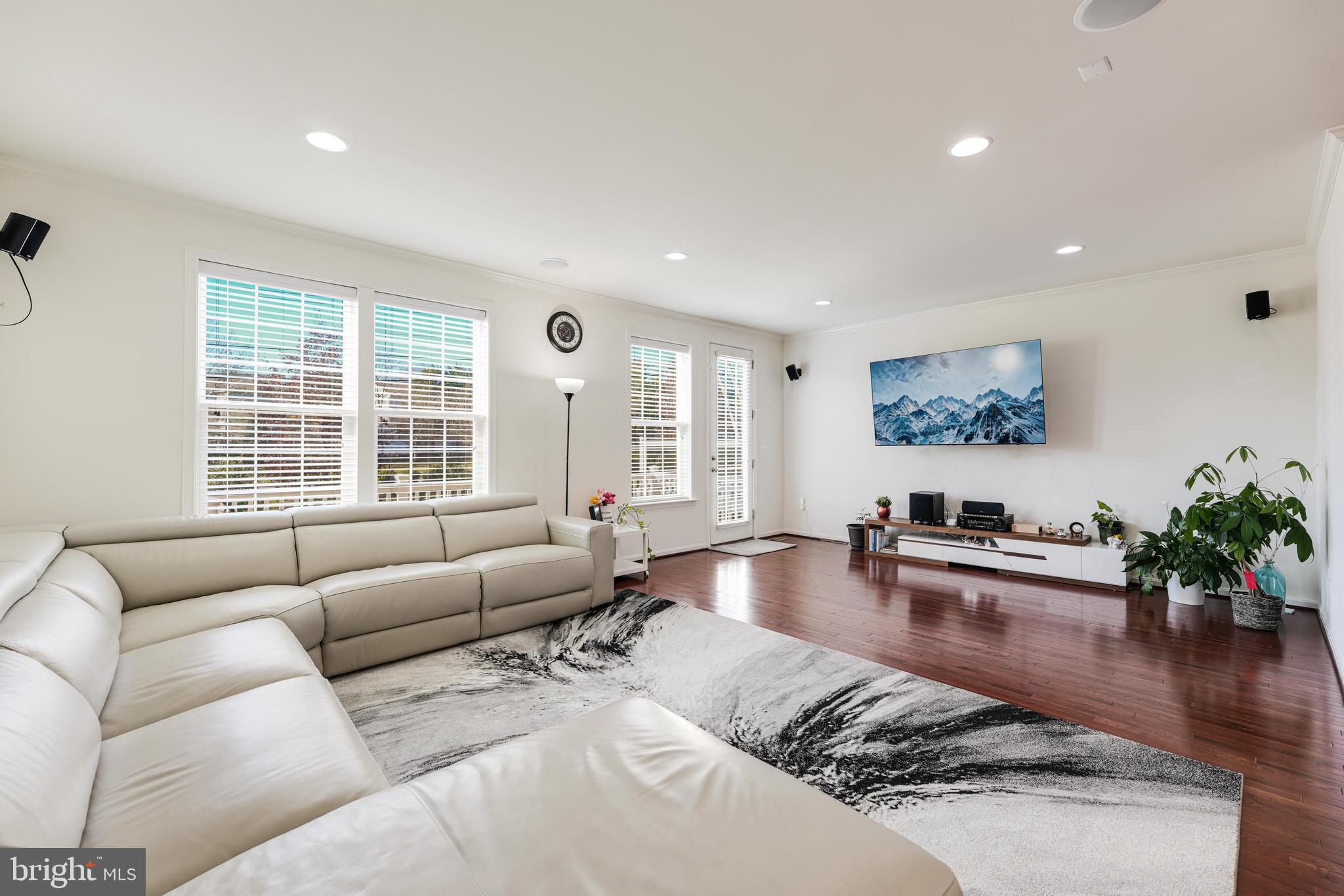 ASHBURN KNOLLS - Residential Lease