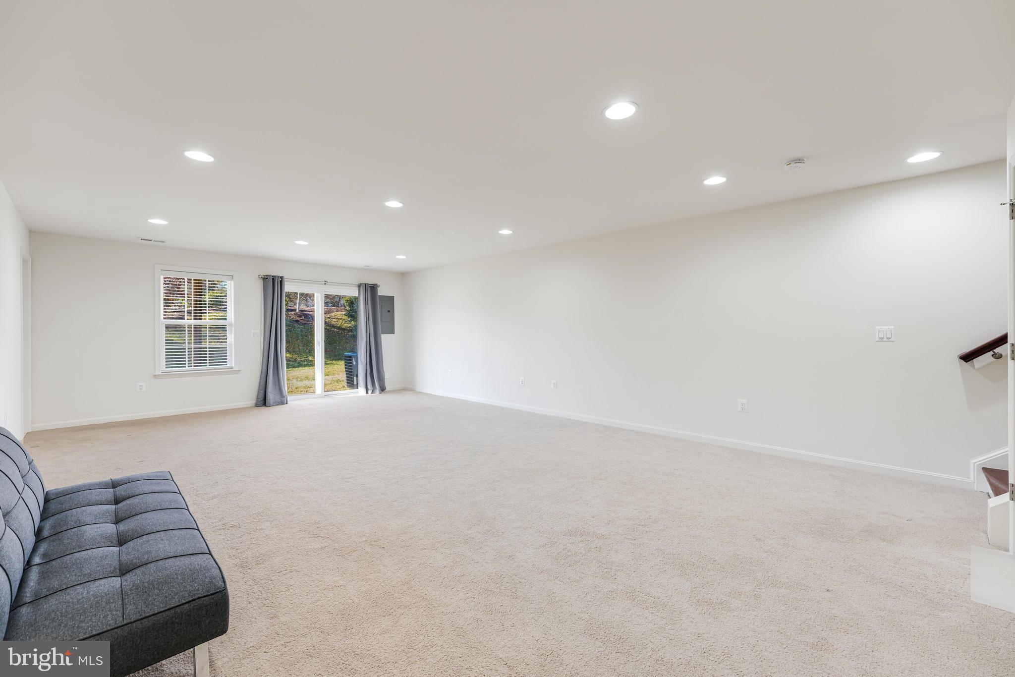 ASHBURN KNOLLS - Residential Lease