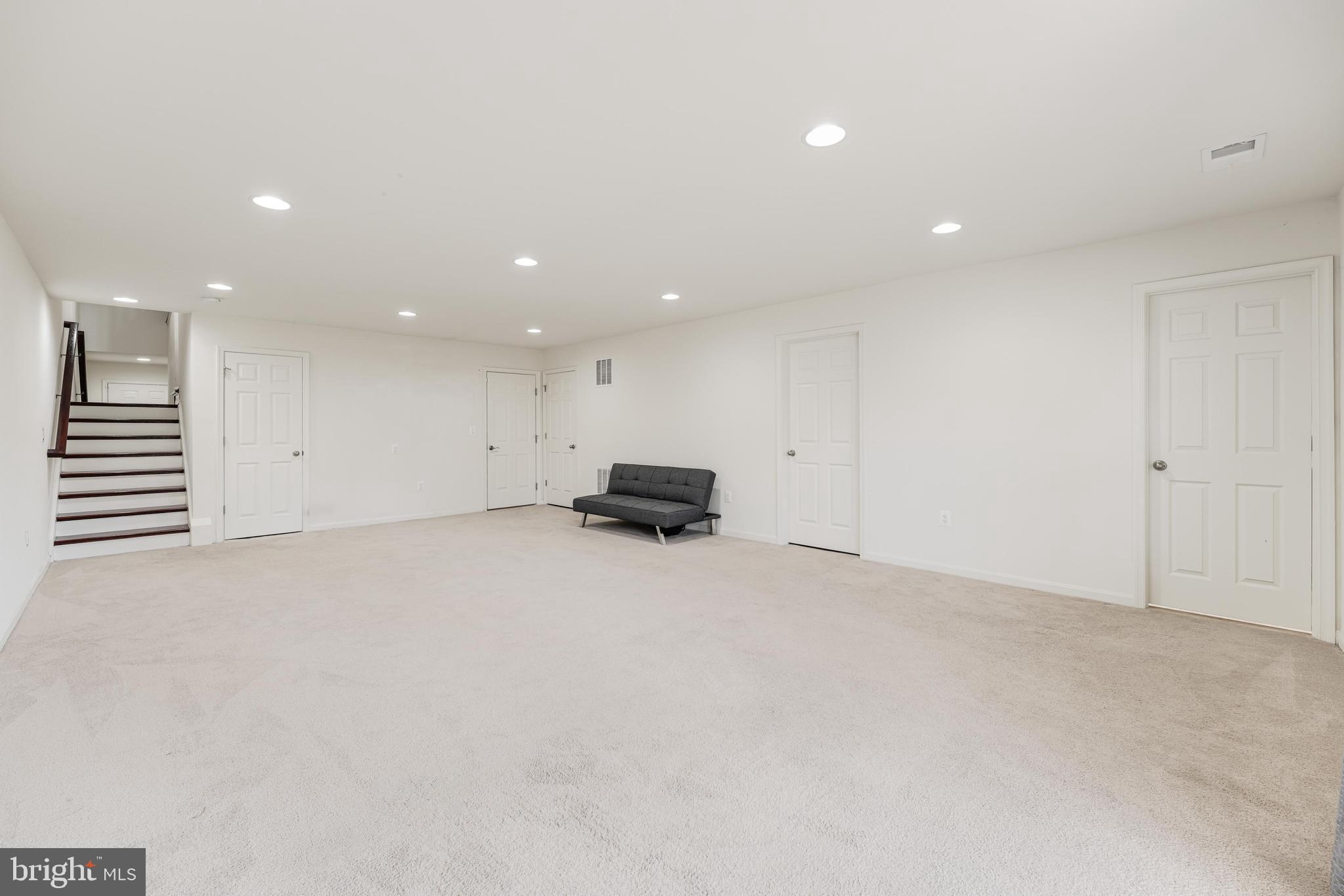 ASHBURN KNOLLS - Residential Lease