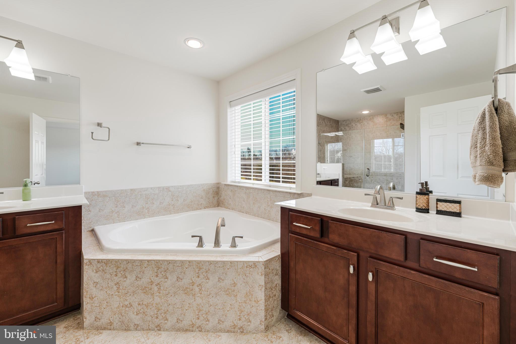 ASHBURN KNOLLS - Residential Lease