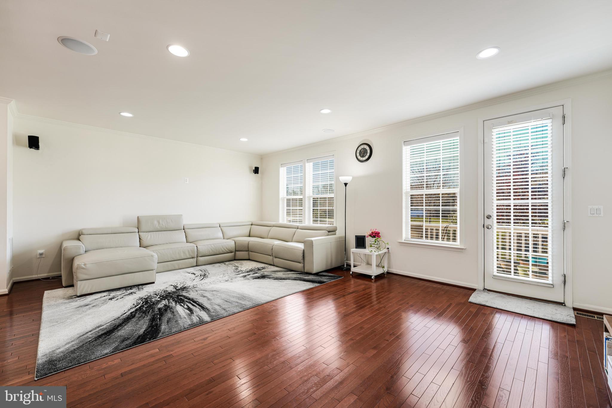 ASHBURN KNOLLS - Residential Lease