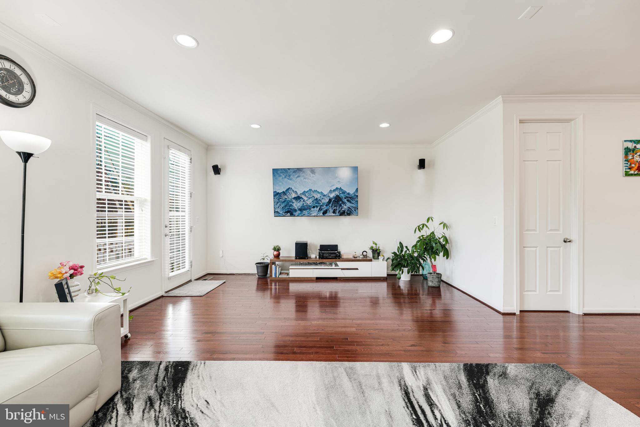 ASHBURN KNOLLS - Residential Lease