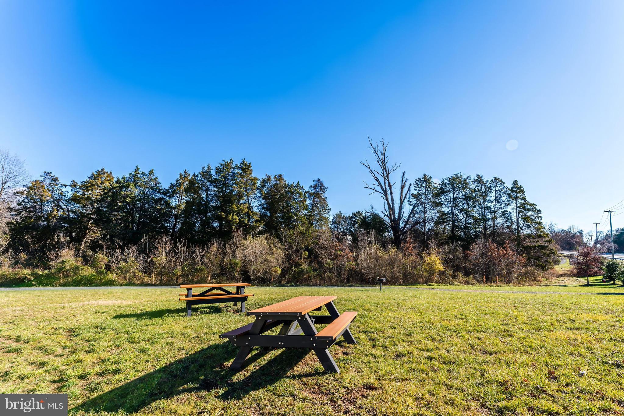 ASHBURN KNOLLS - Residential Lease