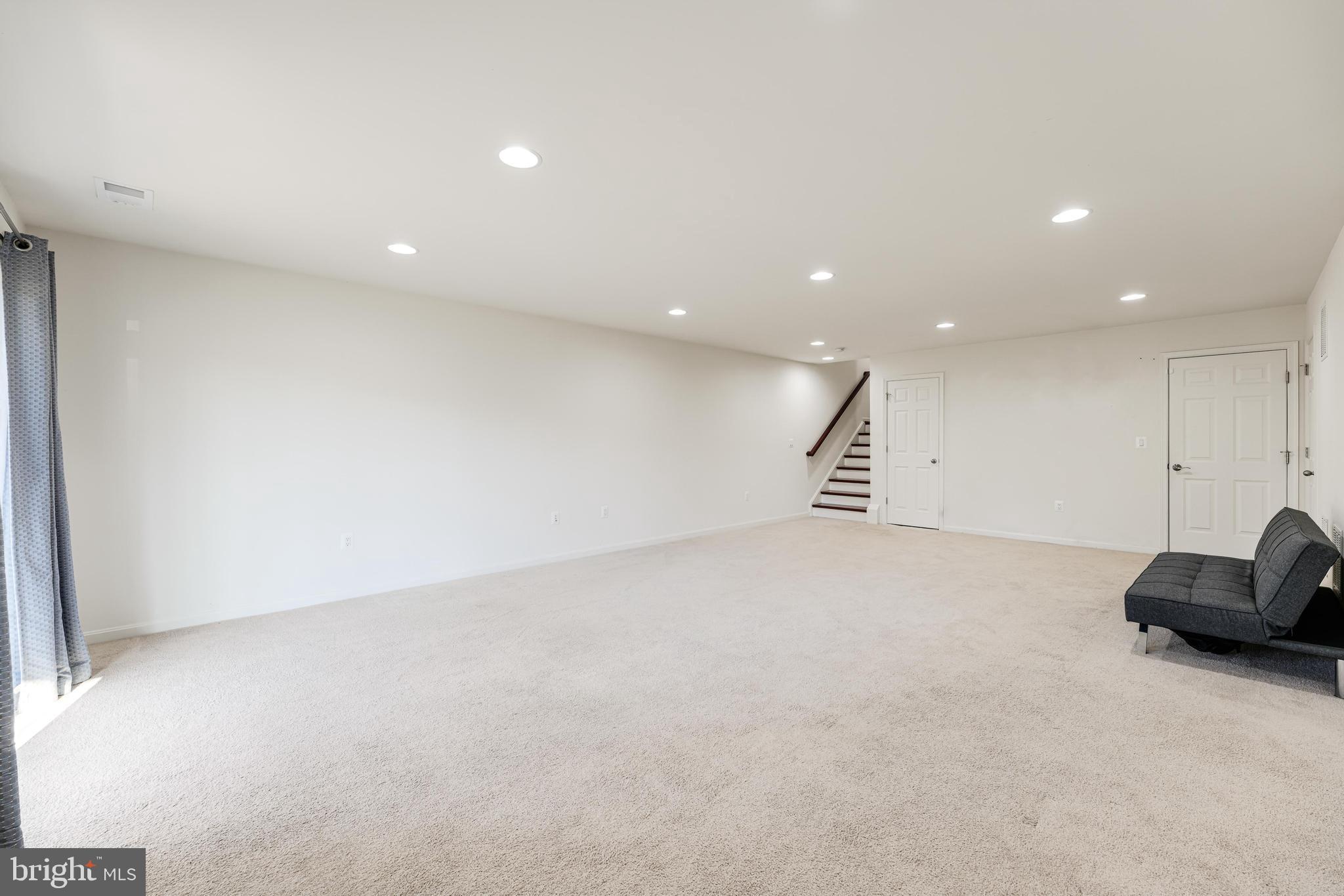 ASHBURN KNOLLS - Residential Lease