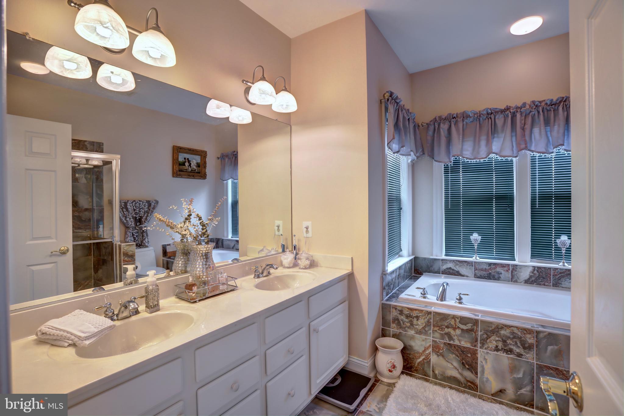 NORTHLAKE - Residential