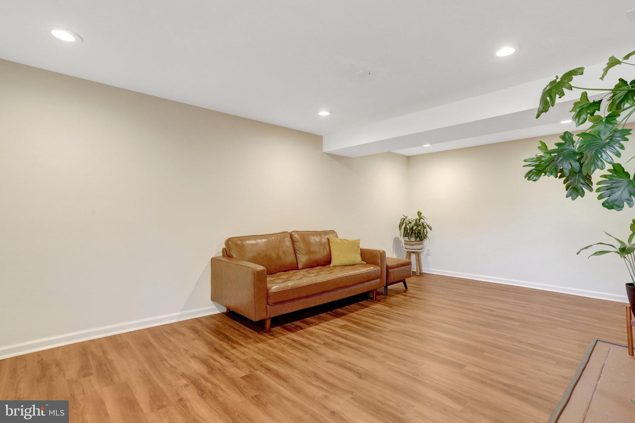 WEST SPRINGFIELD - Residential