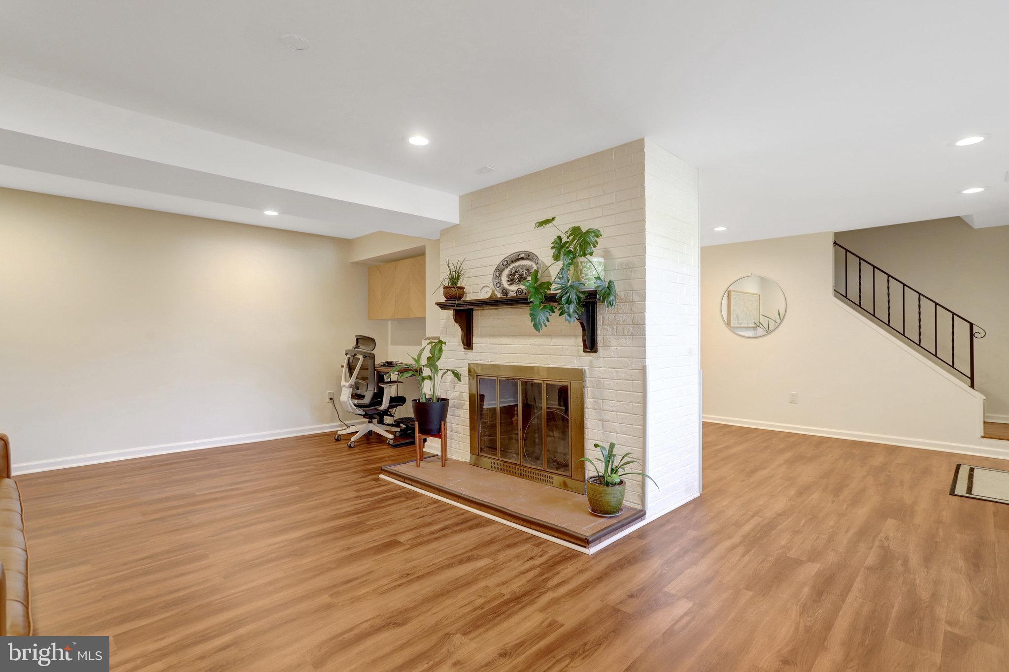 WEST SPRINGFIELD - Residential