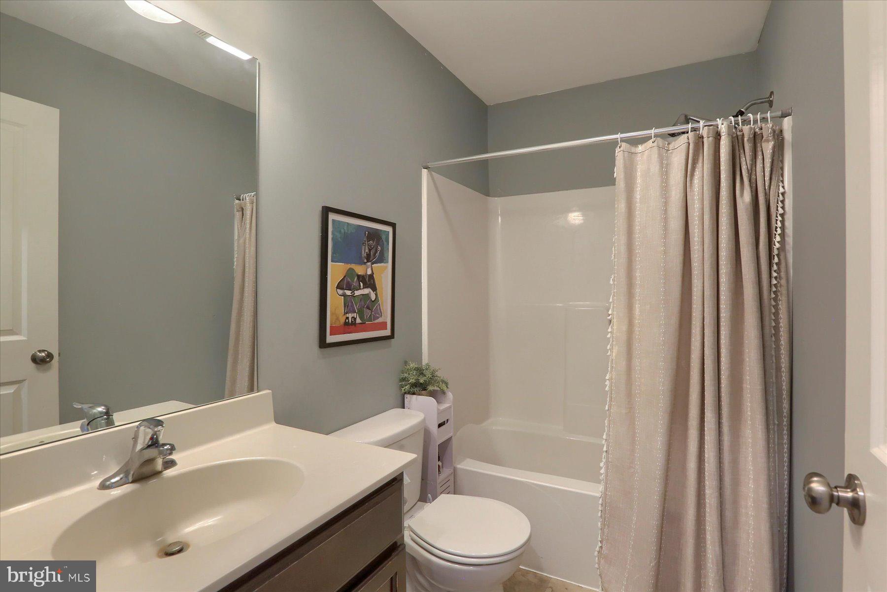 LAUREL RIDGE ESTATES - Residential