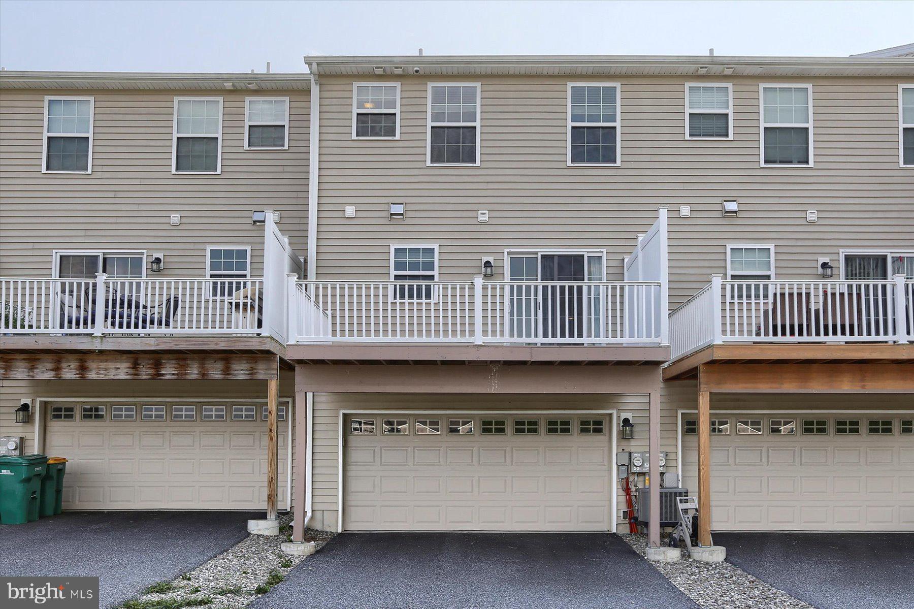 LAUREL RIDGE ESTATES - Residential