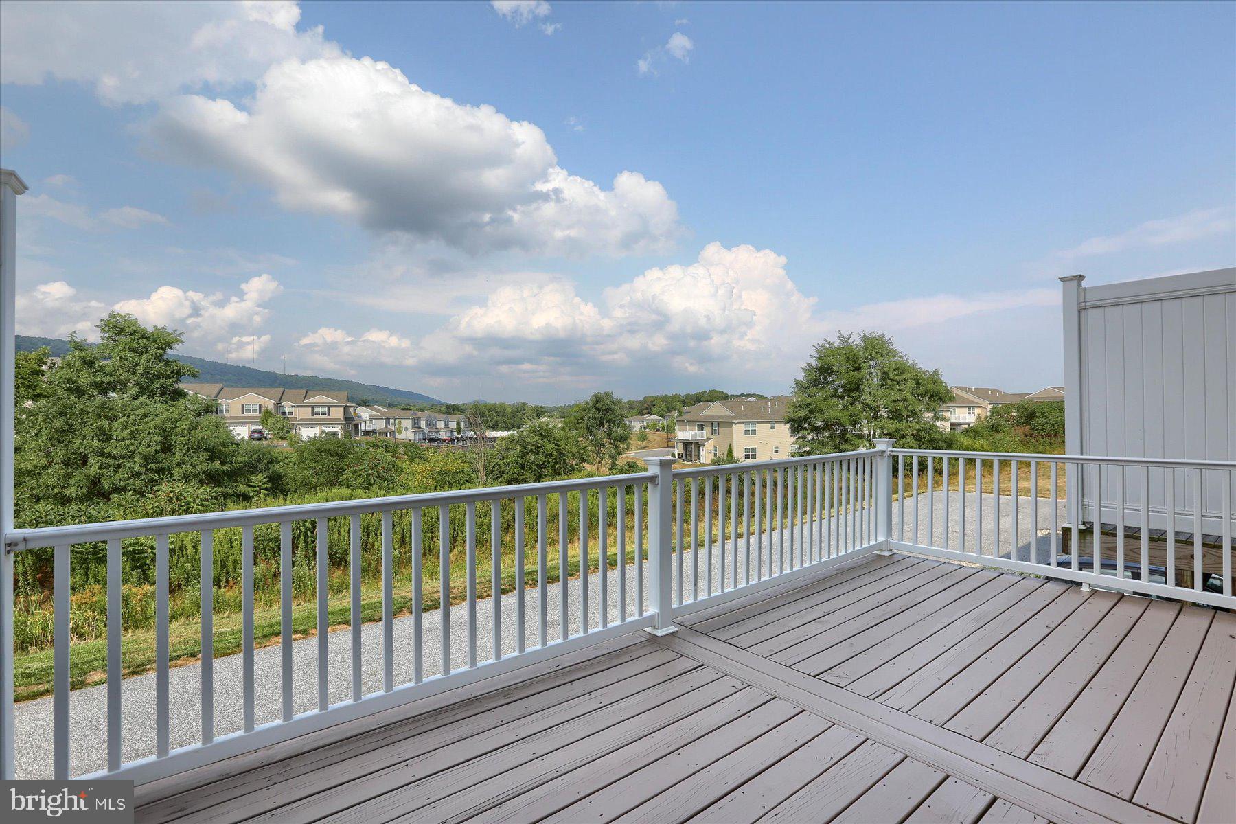 LAUREL RIDGE ESTATES - Residential