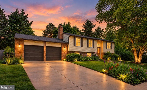 12828 FRAMINGHAM CT, HERNDON, VA 20171 - Image 8231b506e2fa0b0b78bc3d4e90a003bd/1261253434