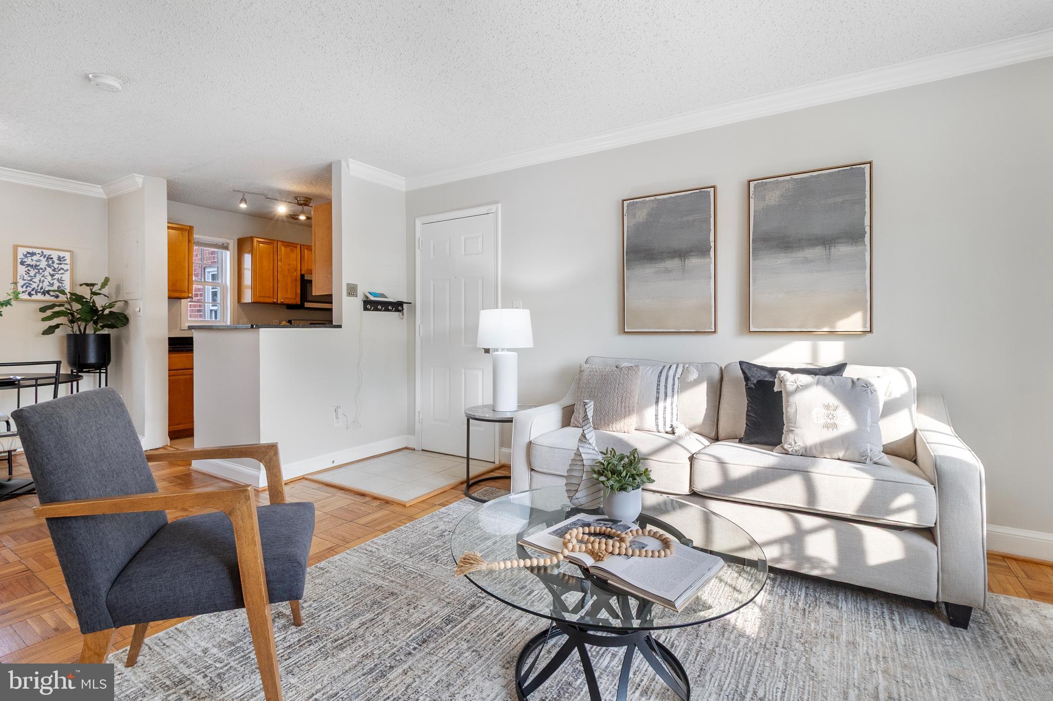 1602 W ABINGDON DRIVE 201