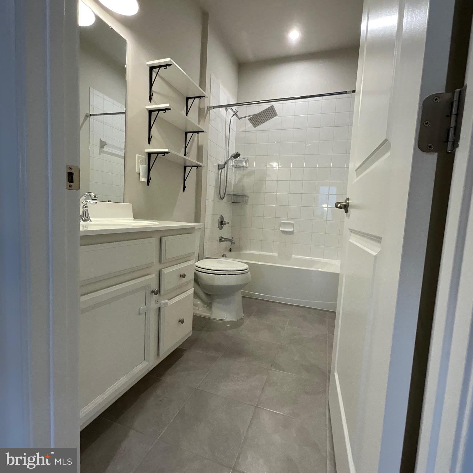 THE VILLAGE AT COURTHOUSE COMMONS - Residential Lease