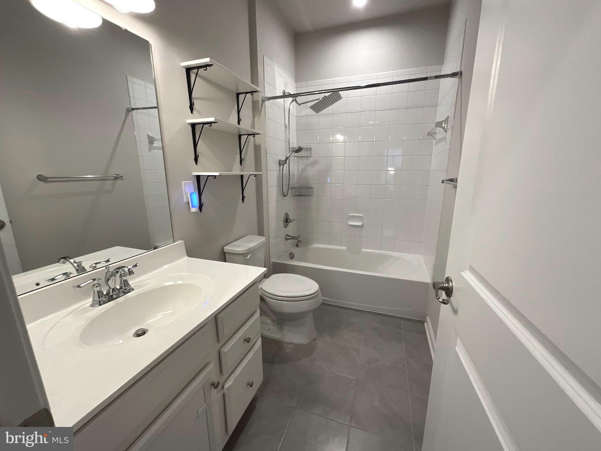 THE VILLAGE AT COURTHOUSE COMMONS - Residential Lease