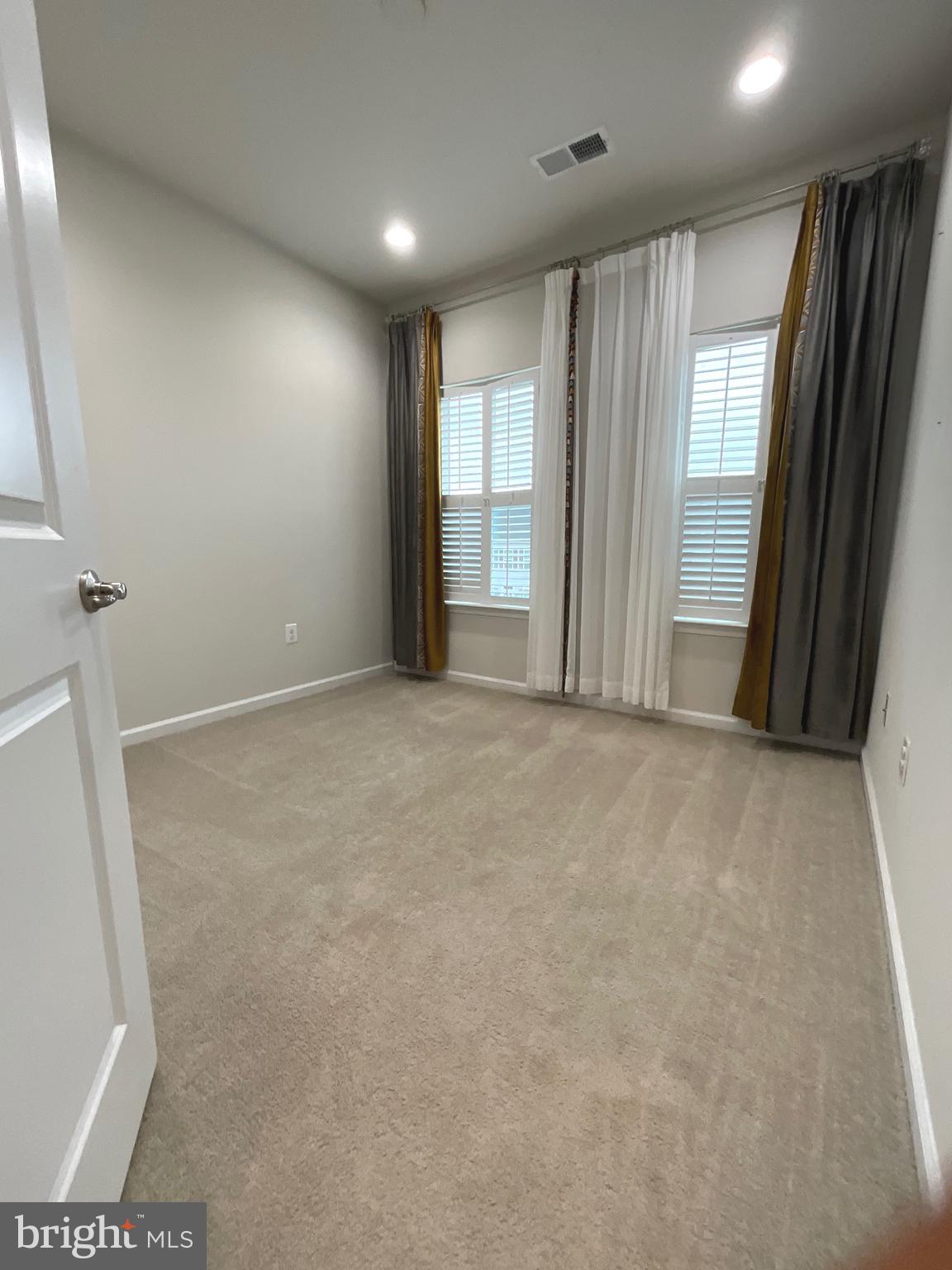 THE VILLAGE AT COURTHOUSE COMMONS - Residential Lease