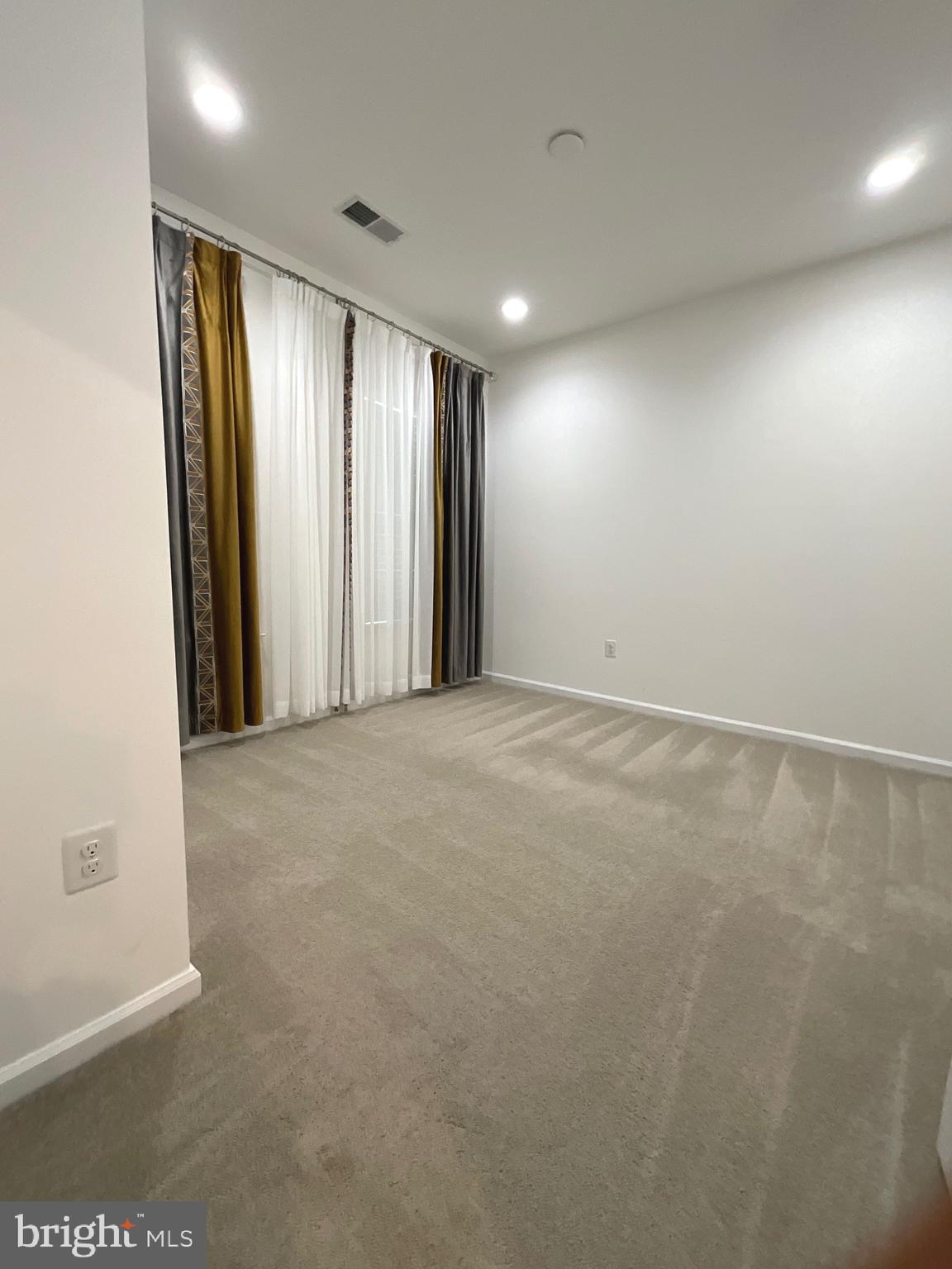 THE VILLAGE AT COURTHOUSE COMMONS - Residential Lease