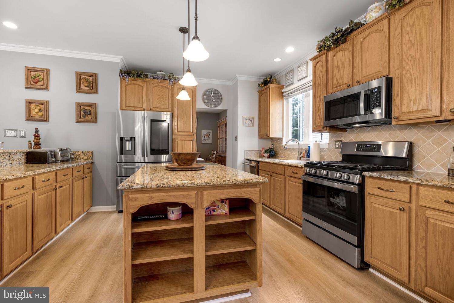 9693 ROYAL CREST CIRCLE