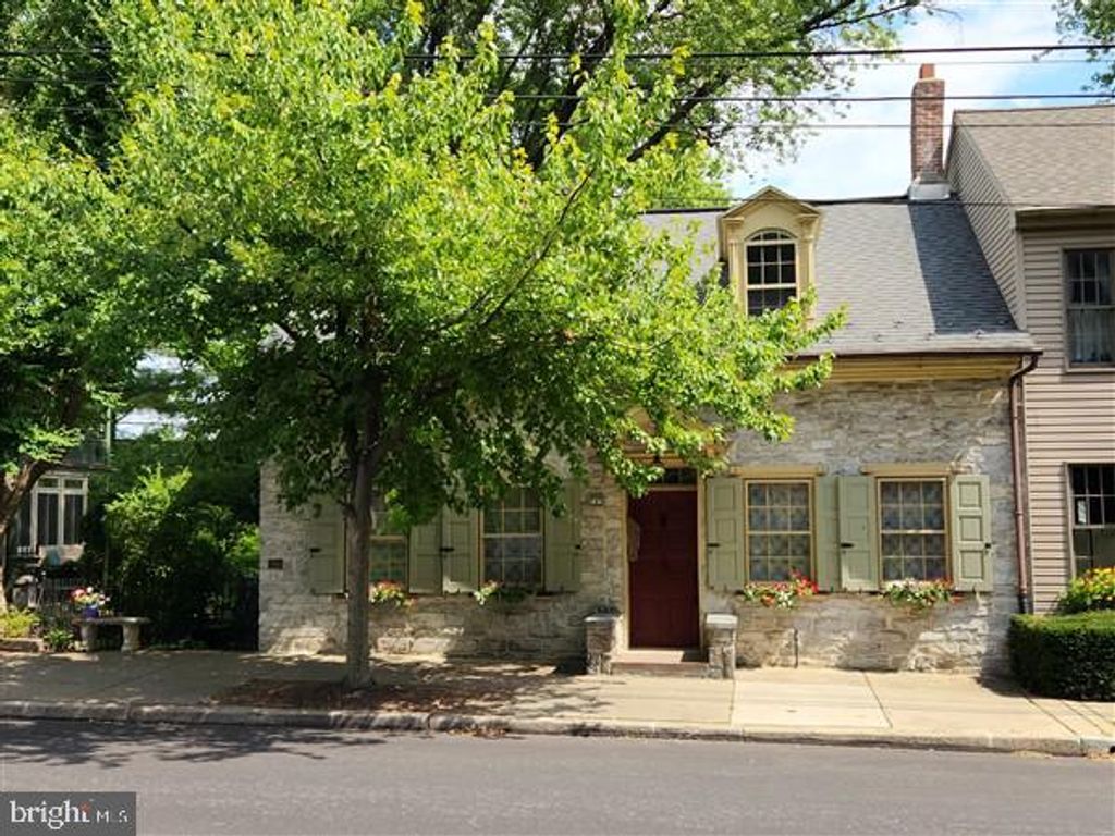 Photo of 207 E MAIN ST, LITITZ, PA 17543 (MLS # PALA2039010)