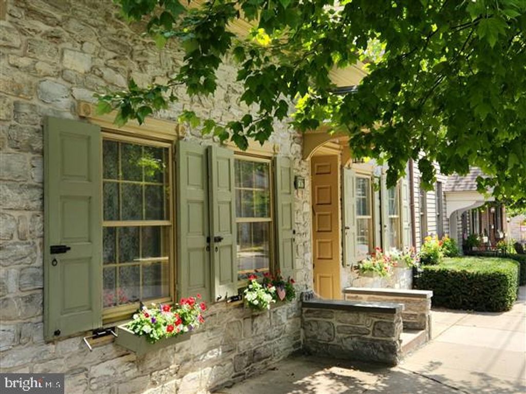 Photo of 207 E MAIN ST, LITITZ, PA 17543 (MLS # PALA2039010)