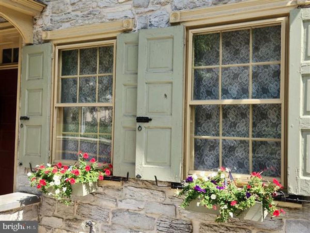 Photo of 207 E MAIN ST, LITITZ, PA 17543 (MLS # PALA2039010)