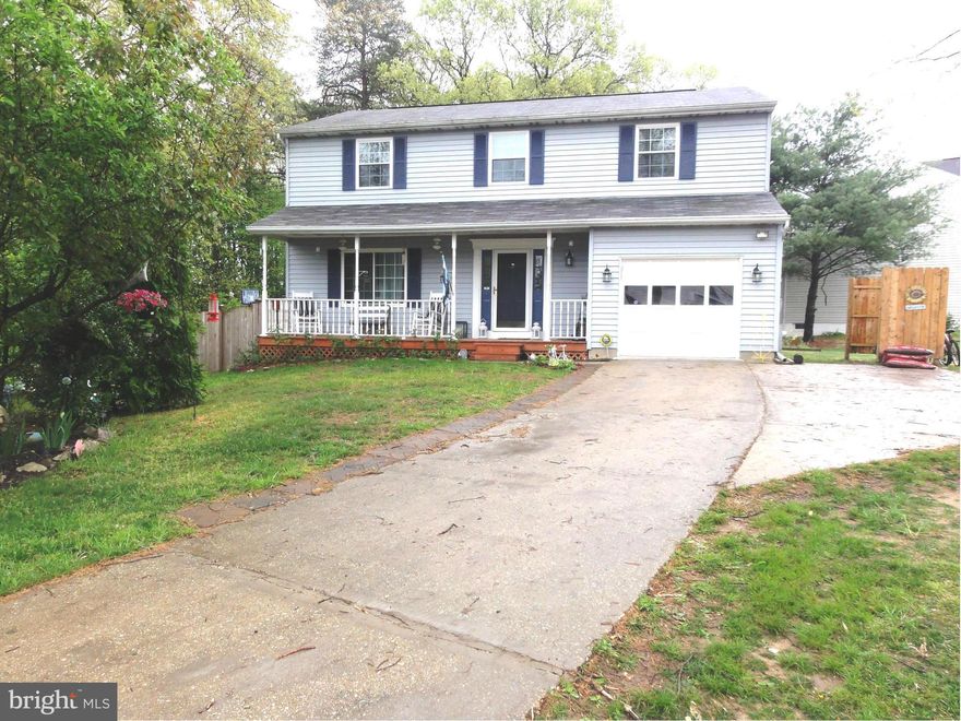 ***STUNNING COLONIAL MOVE-IN READY***UPDATED KIT W/STAINLESS STEEL APPLIANCES & CERAMIC TILE, LRG 1ST FLR FR W/VAULTED CEILINGS & GAS FP*DECK OFF FR LEADING TO FENCED BACK YARD*RECENT UPDATES-NEW ROOF, GAS FURNACE &  AC 2012, WINDOWS & GORGEOUS BRAZILIAN HARDWOOD FLOORING IN 2008**PRIVATE LOT & MORE!***HURRY THIS ONE WON'T LAST LONG***