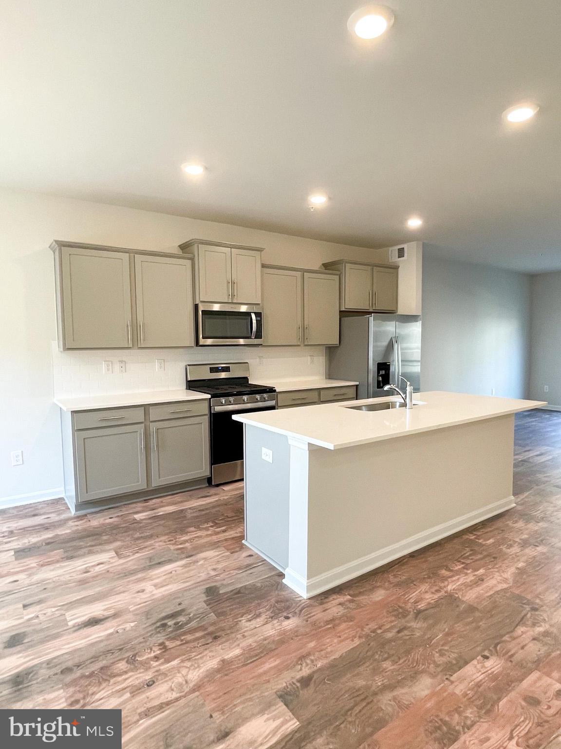 WESTVIEW SOUTH - Residential Lease