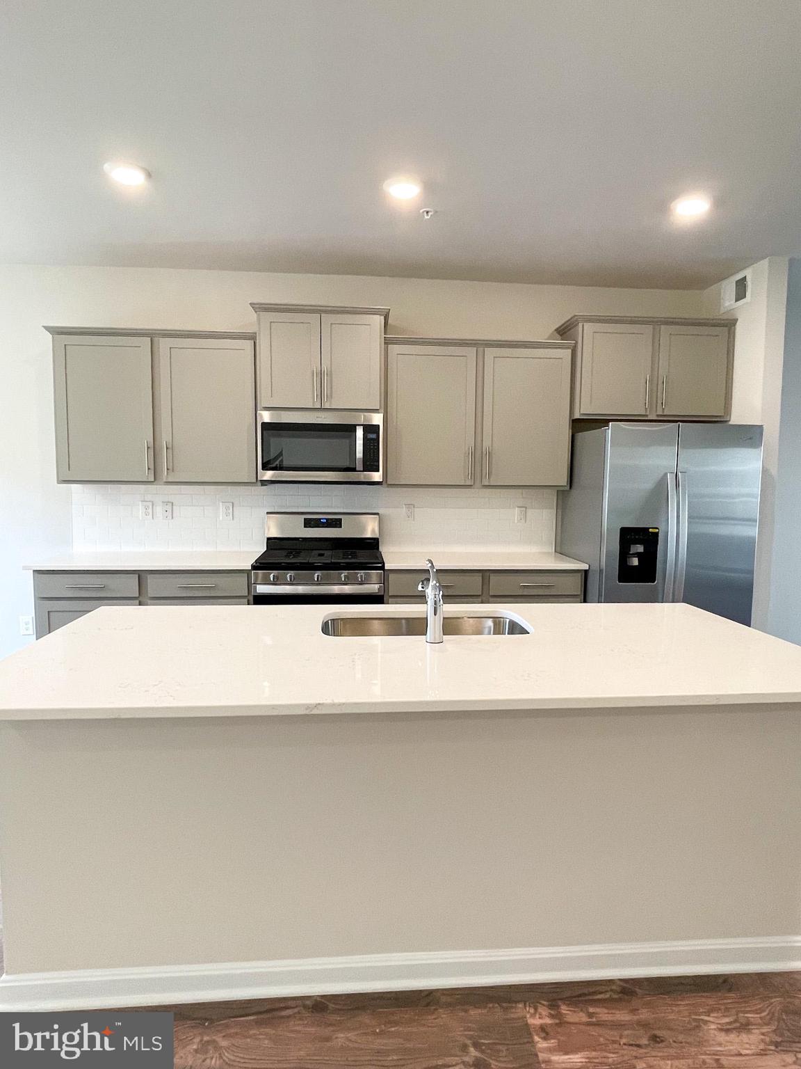 WESTVIEW SOUTH - Residential Lease